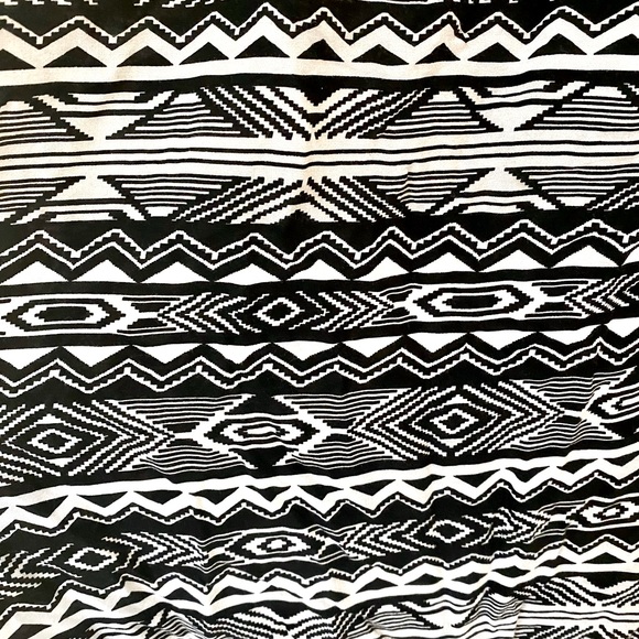 Size 8 H&M Divided Brand Summer Dress, Black and White Geometric Print - Picture 4 of 4